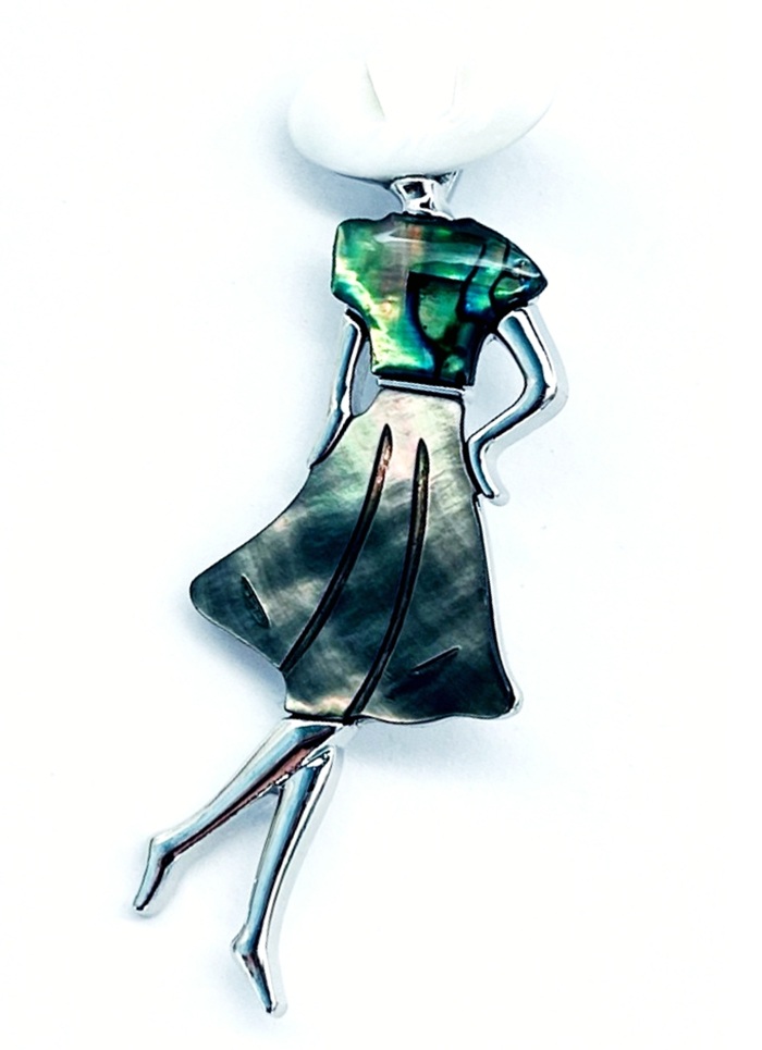 картинка BR0548 Брошь-подвеска "Танцующая девушка 2" с перламутром (Гелиотис) от магазина El Corazon