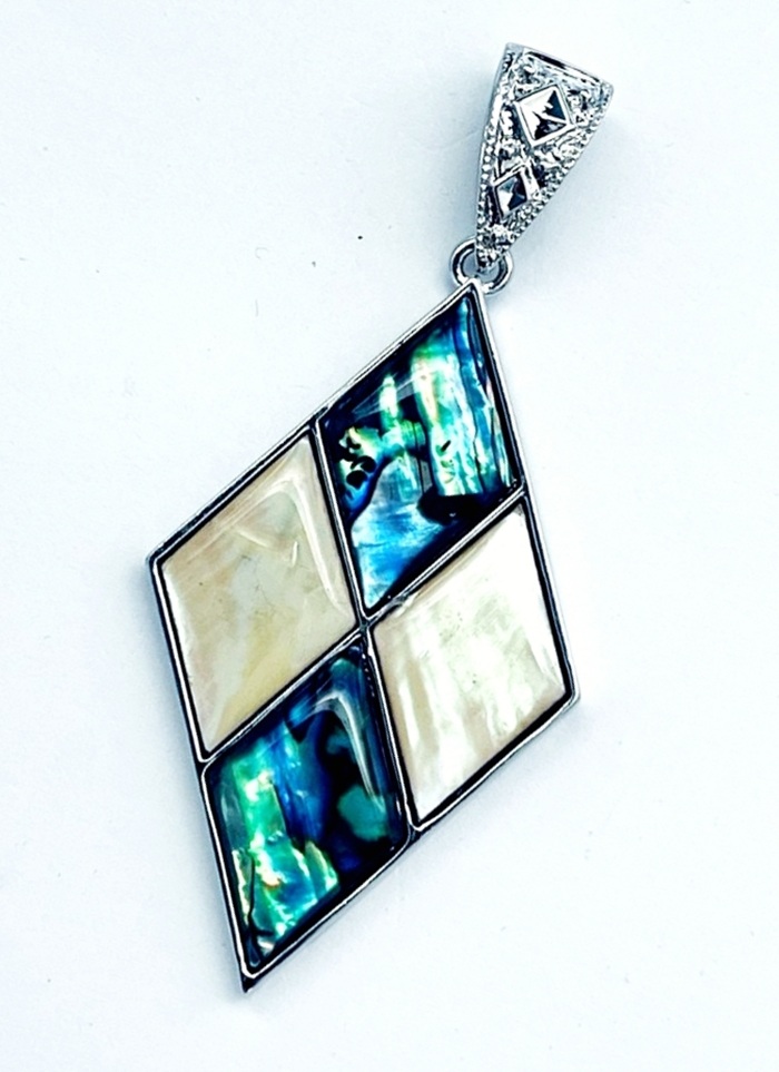 картинка Kul314 Подвеска Ромб 1 из Перламутра (Гелиотис) от магазина El Corazon