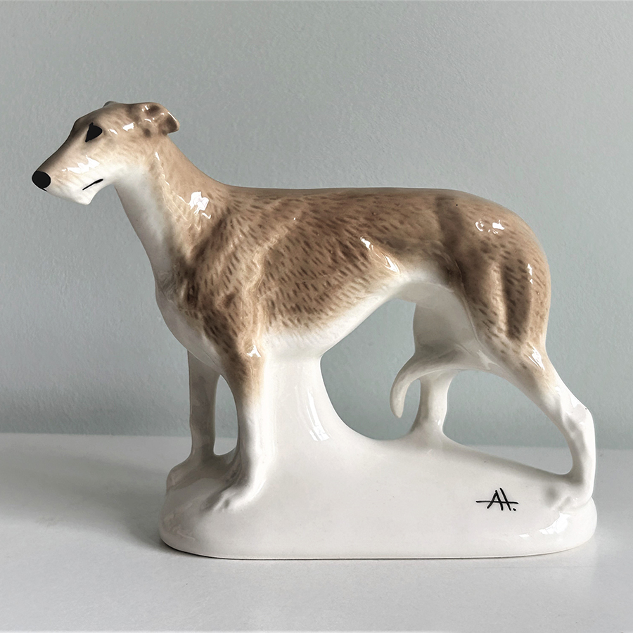 картинка Фаянсовая скульптура Гальго палевая Sr-VH-327 от магазина El Corazon