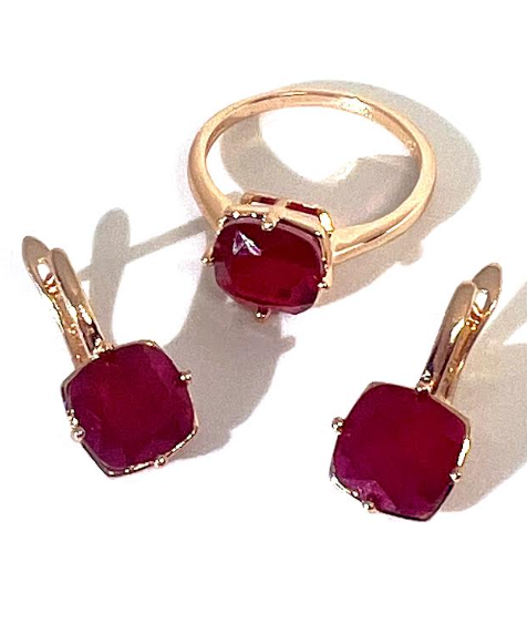 картинка Set-R-133-20 Комплект Серьги и кольцо с позолотой со вставкой из рубеллита от магазина El Corazon