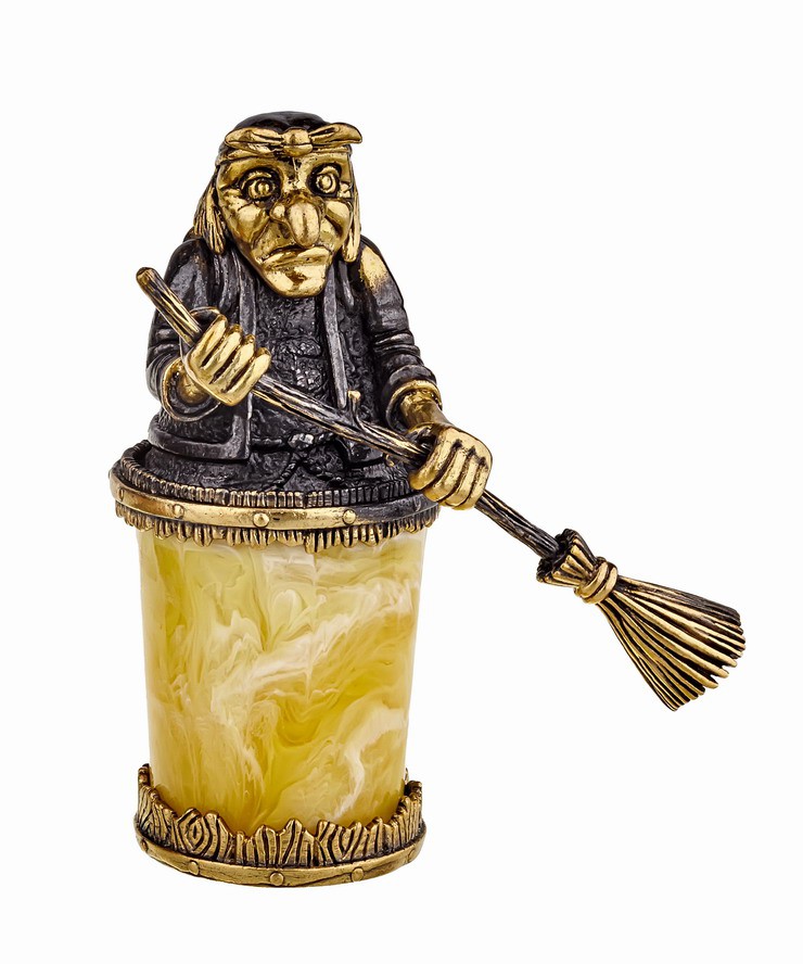 картинка Баба Яга в ступе 970-Б, белый от магазина El Corazon