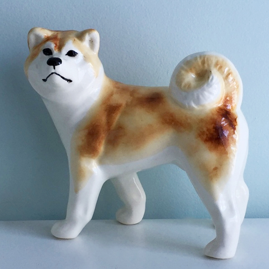 картинка Фаянсовая скульптура Акита ину Sr-VH-307 от магазина El Corazon