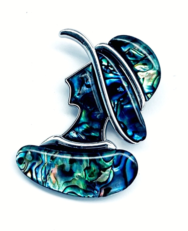 картинка BR0543 Брошь-подвеска "Дама в шляпке 3" с перламутром (Гелиотис) от магазина El Corazon