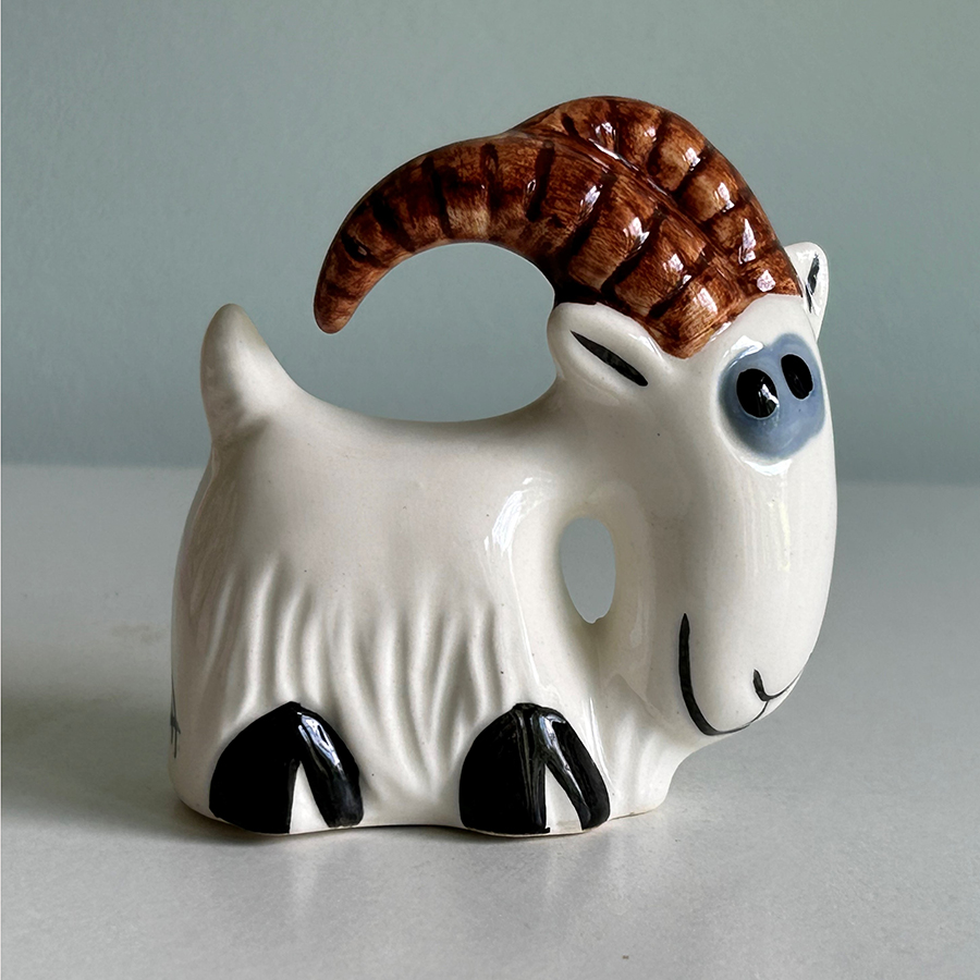 картинка Фаянсовая скульптура Козел белый  Sr-VH-222 от магазина El Corazon