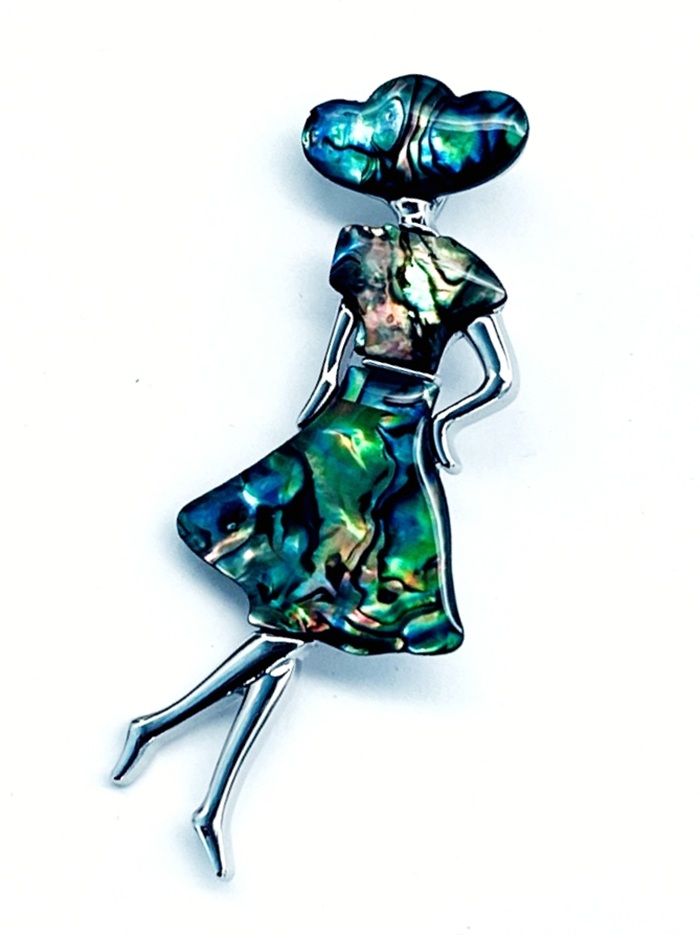 картинка BR0549 Брошь-подвеска "Танцующая девушка 1" с перламутром (Гелиотис) от магазина El Corazon