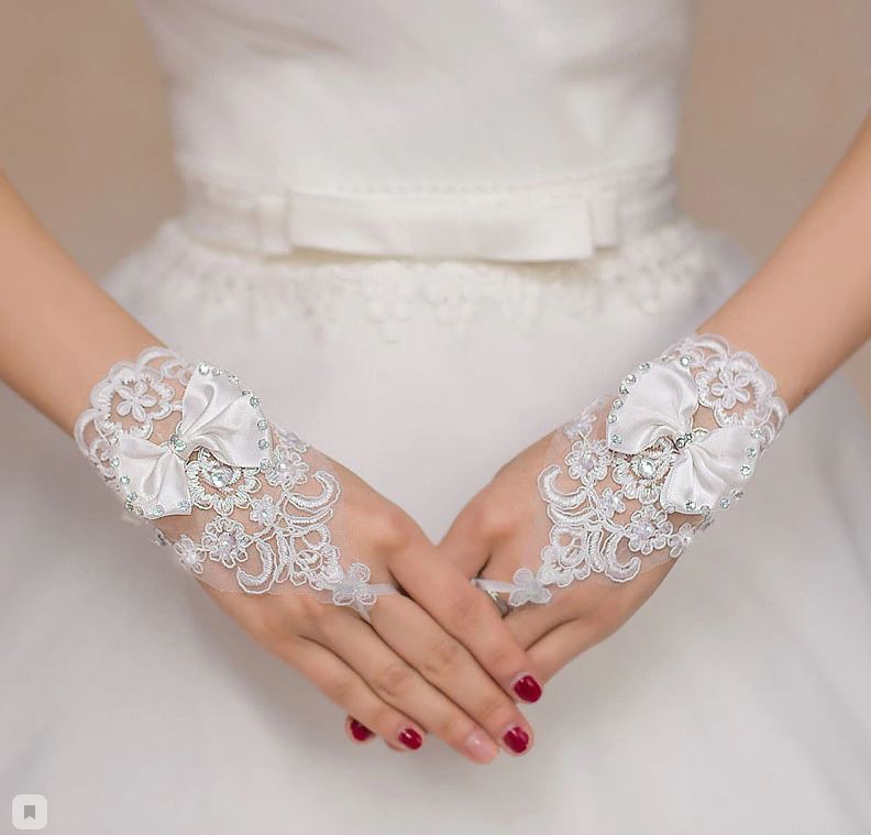 картинка Свадебные короткие, кружевные перчатки, цвет шампань glov-07  от магазина El Corazon