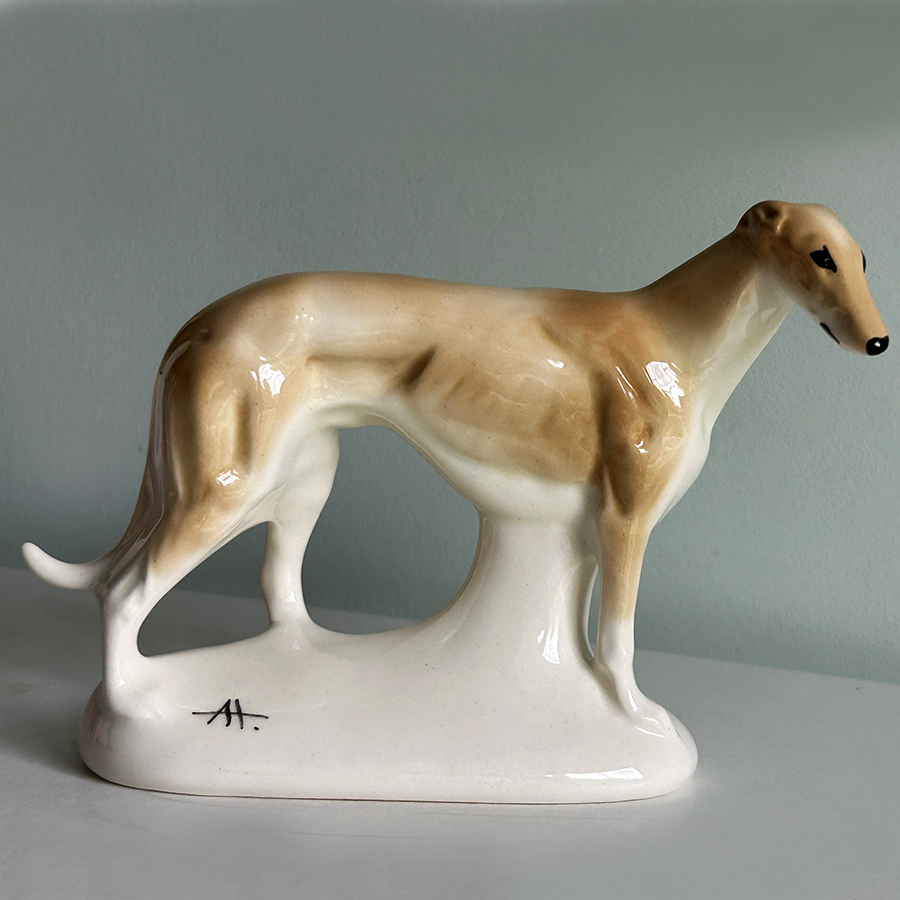 картинка Фаянсовая скульптура Хортая палевая Sr-VH-330 от магазина El Corazon