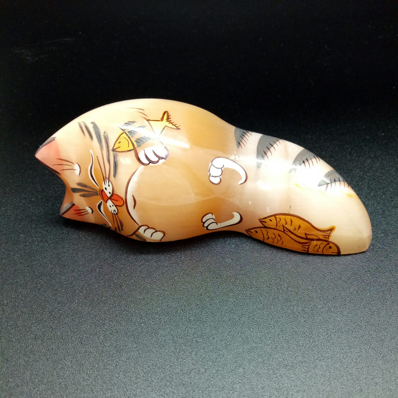 картинка Спящий котик с рыбкой из Селенита  от магазина El Corazon