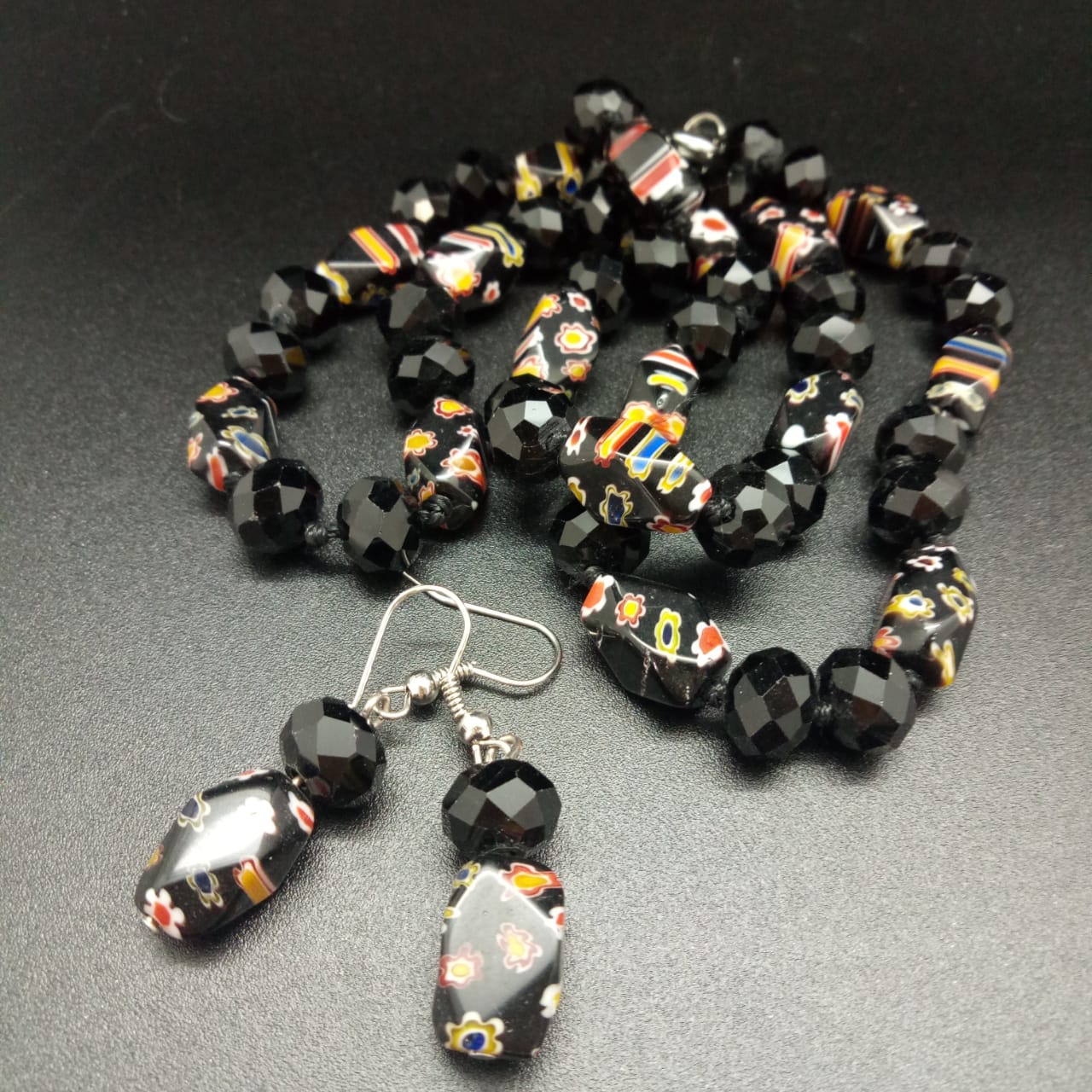 картинка Комплект ожерелье 60 см и серьги из Муранского стекла и бусин 09 от магазина El Corazon