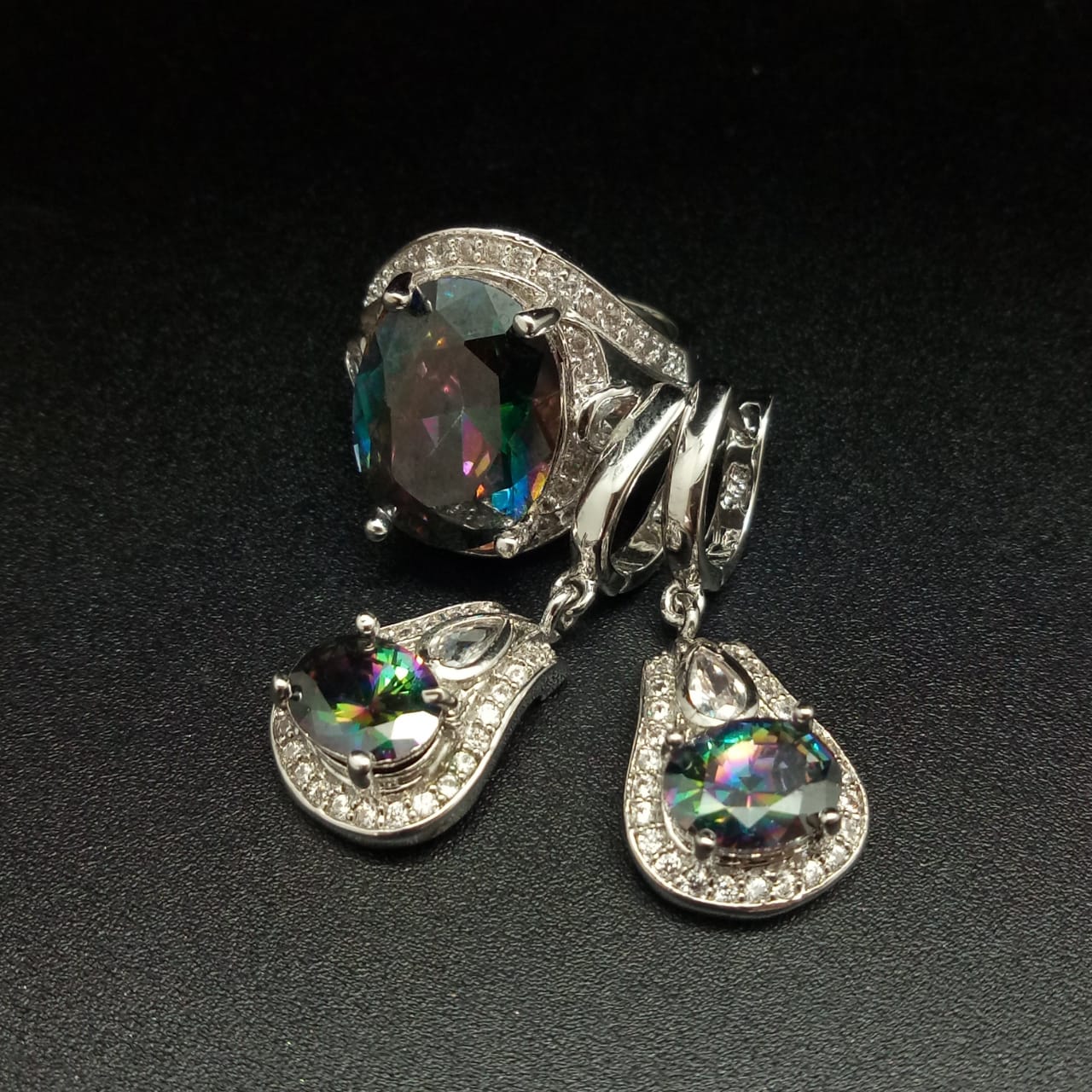 картинка Комплект Серьги и кольцо из Фианита 04 от магазина El Corazon