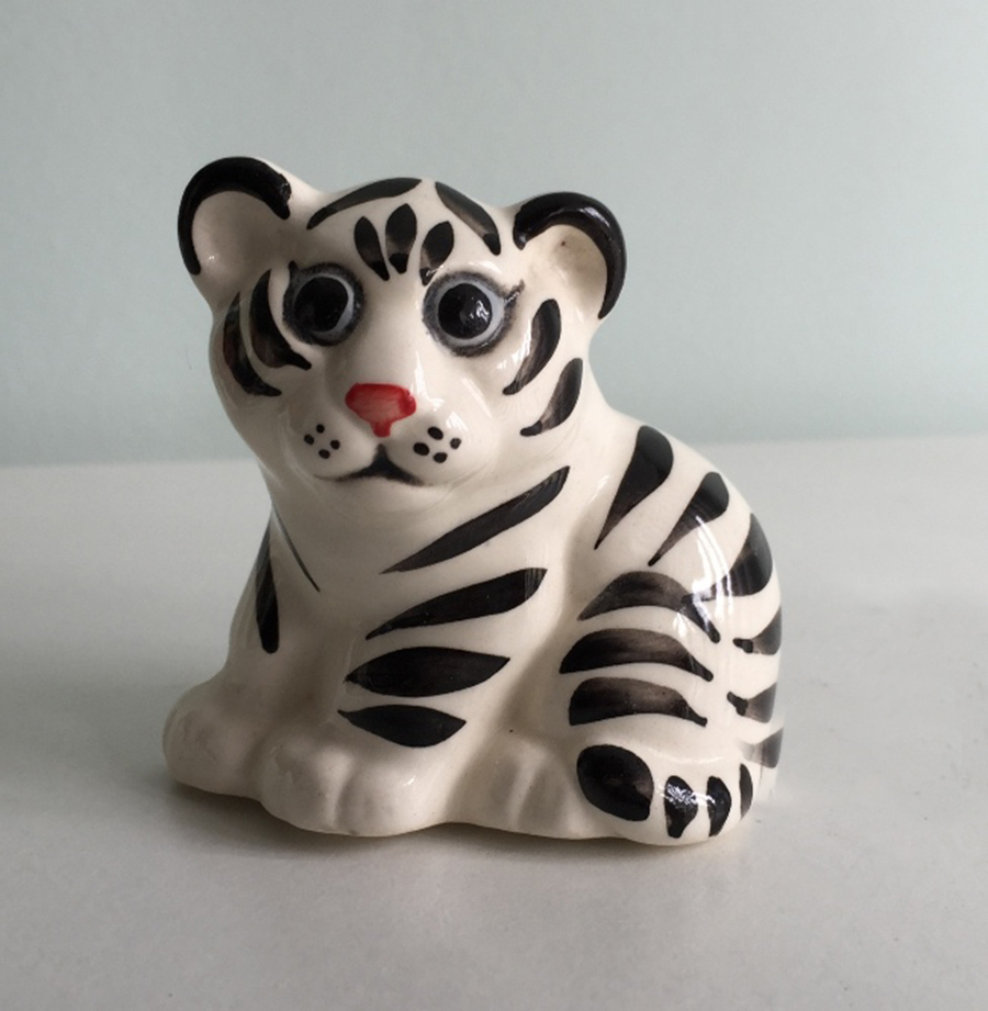 картинка Фаянсовая скульптура Тигренок белый mini Sr-VH-226 от магазина El Corazon