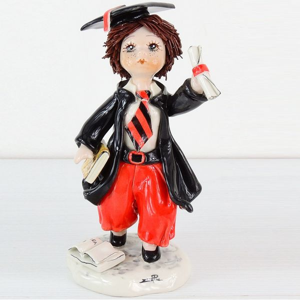 картинка Фарфоровая статуэтка "Выпускник стоящий" ZP-90109 от магазина El Corazon