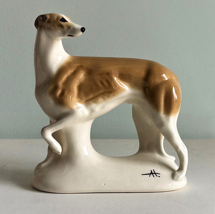 картинка Фаянсовая скульптура Грейхаунд палевый Sr-VH-325 от магазина El Corazon
