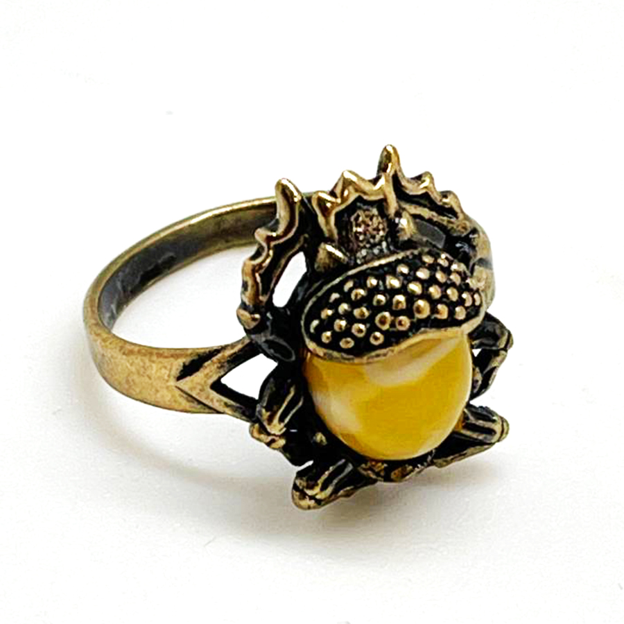 картинка Кольцо Жук скарабей со стразами 553.1-Б, белый от магазина El Corazon