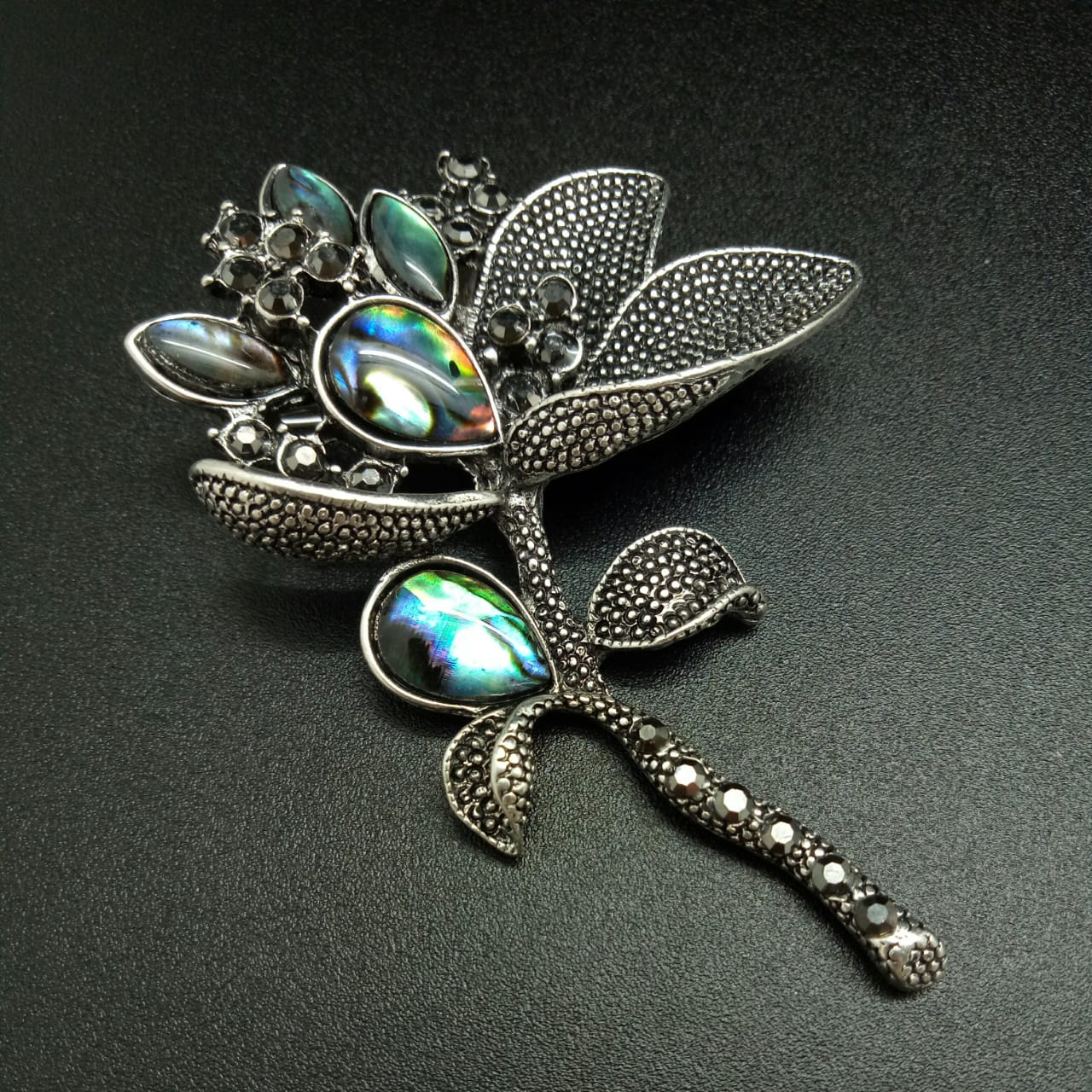 картинка BR0453 Брошь - подвеска "Цветок" с перламутром (Гелиотис) от магазина El Corazon