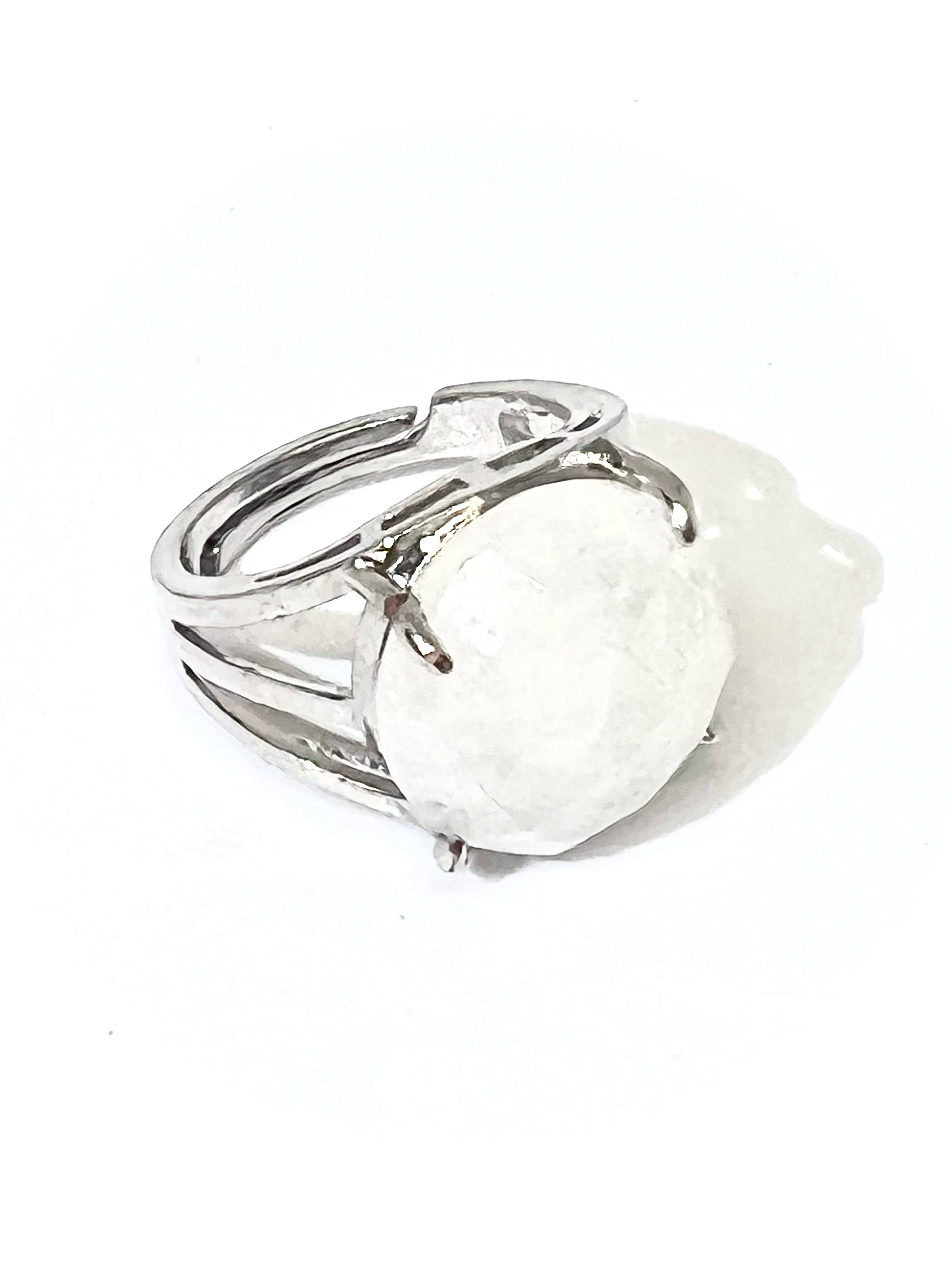 картинка Кольцо из натурального камня Белый кварц Ring-148 от магазина El Corazon