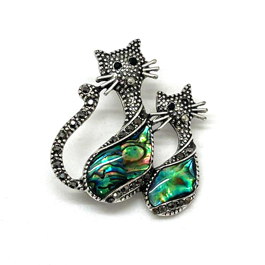 картинка BR0502 Брошь-подвеска  "Кошечки" с перламутром (Гелиотис)   от магазина El Corazon