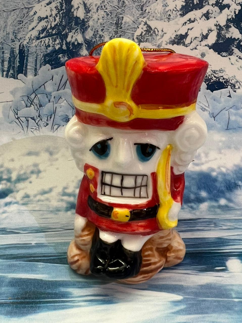 картинка Фарфоровая Солдатик, легкая ёлочная игрушка Sr-AH-206 от магазина El Corazon