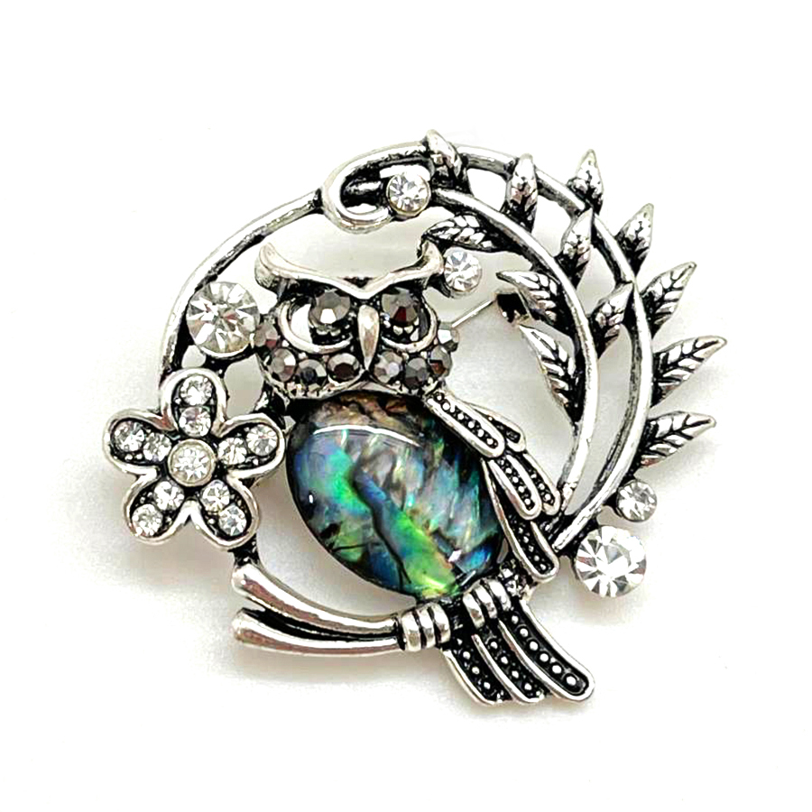 картинка BR0483 Брошь "Сова на ветке" с перламутром (Гелиотис)  от магазина El Corazon