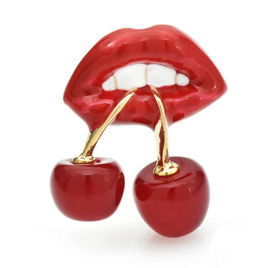 картинка Брошь Губы с вишенкой ALBR0419 от магазина El Corazon