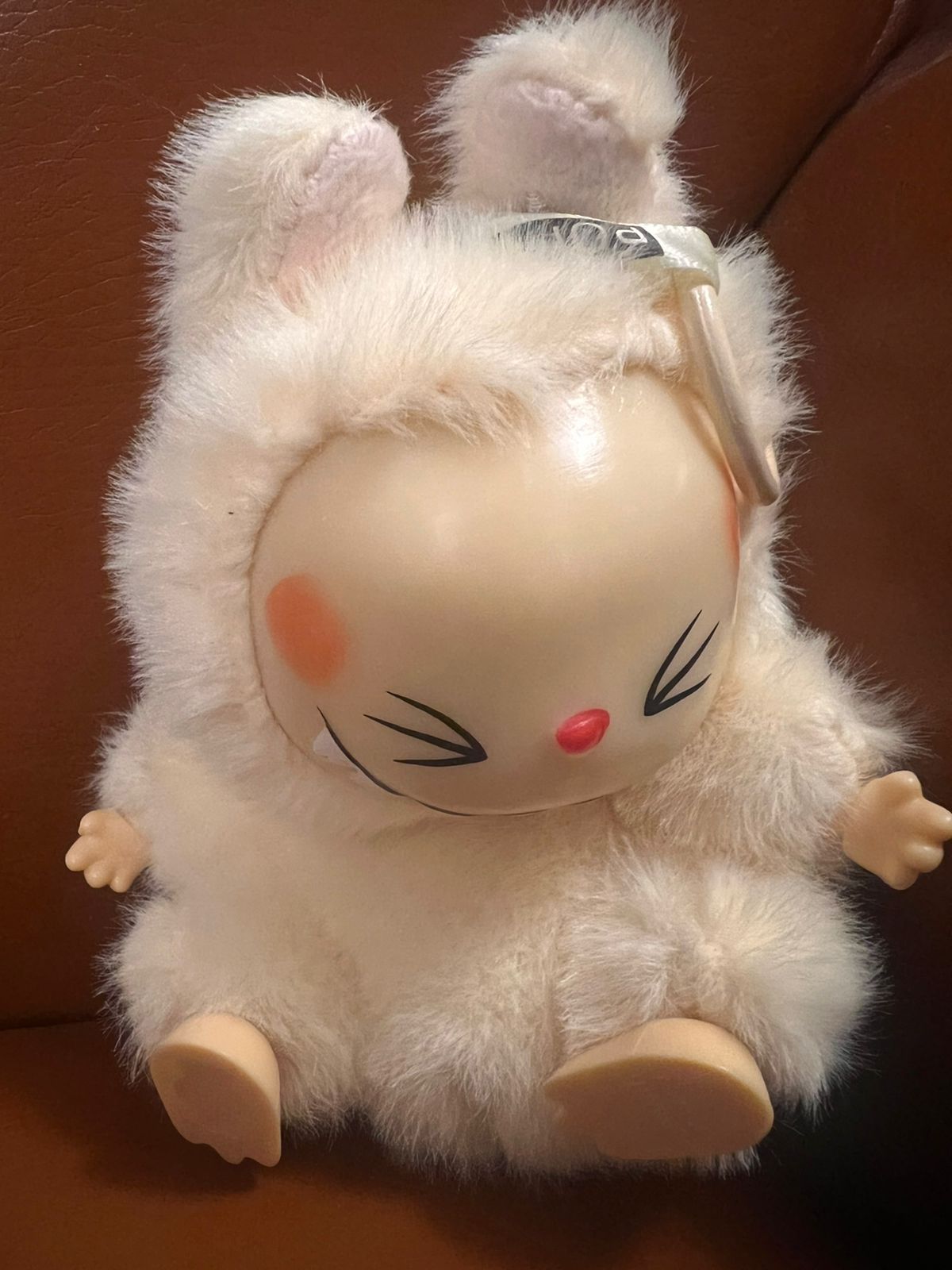 картинка Модная игрушка-брелок, бежевая от магазина El Corazon