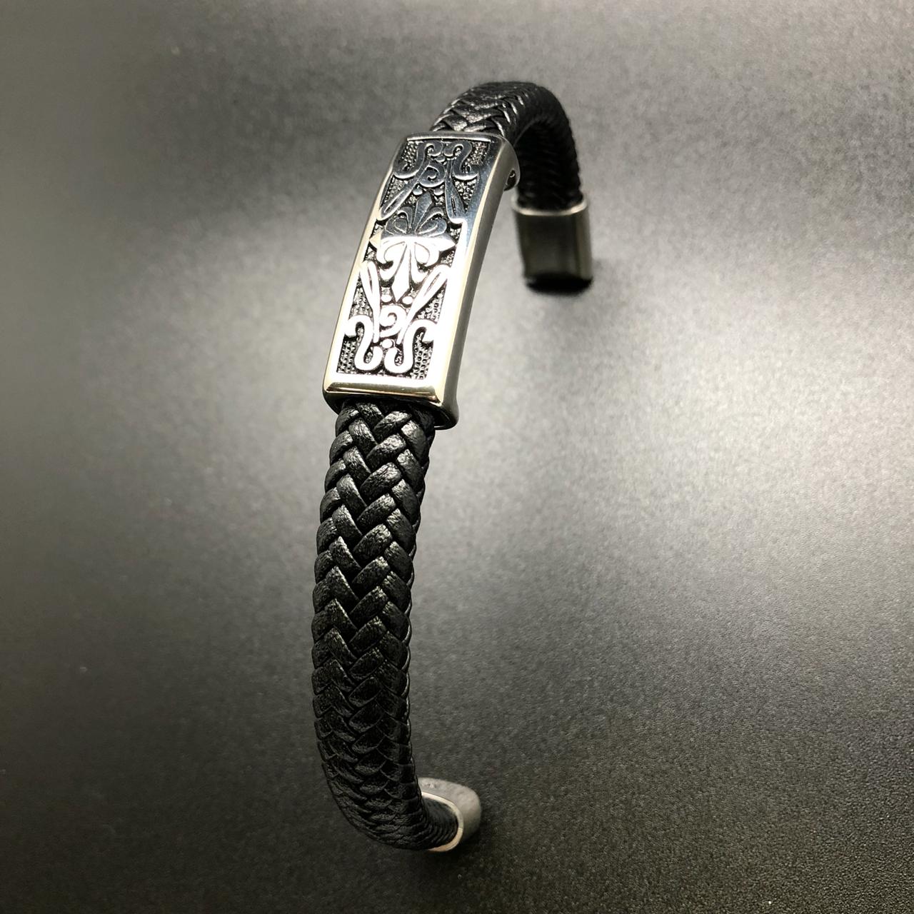 картинка Мужской браслет из плетеной кожи с металлической пряжкой с Узором от магазина El Corazon