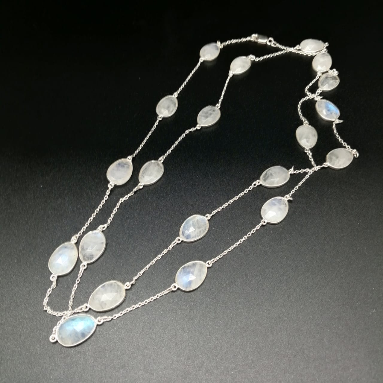 картинка Ожерелье из серебряных цепочек и камня Лабрадор 1 м от магазина El Corazon