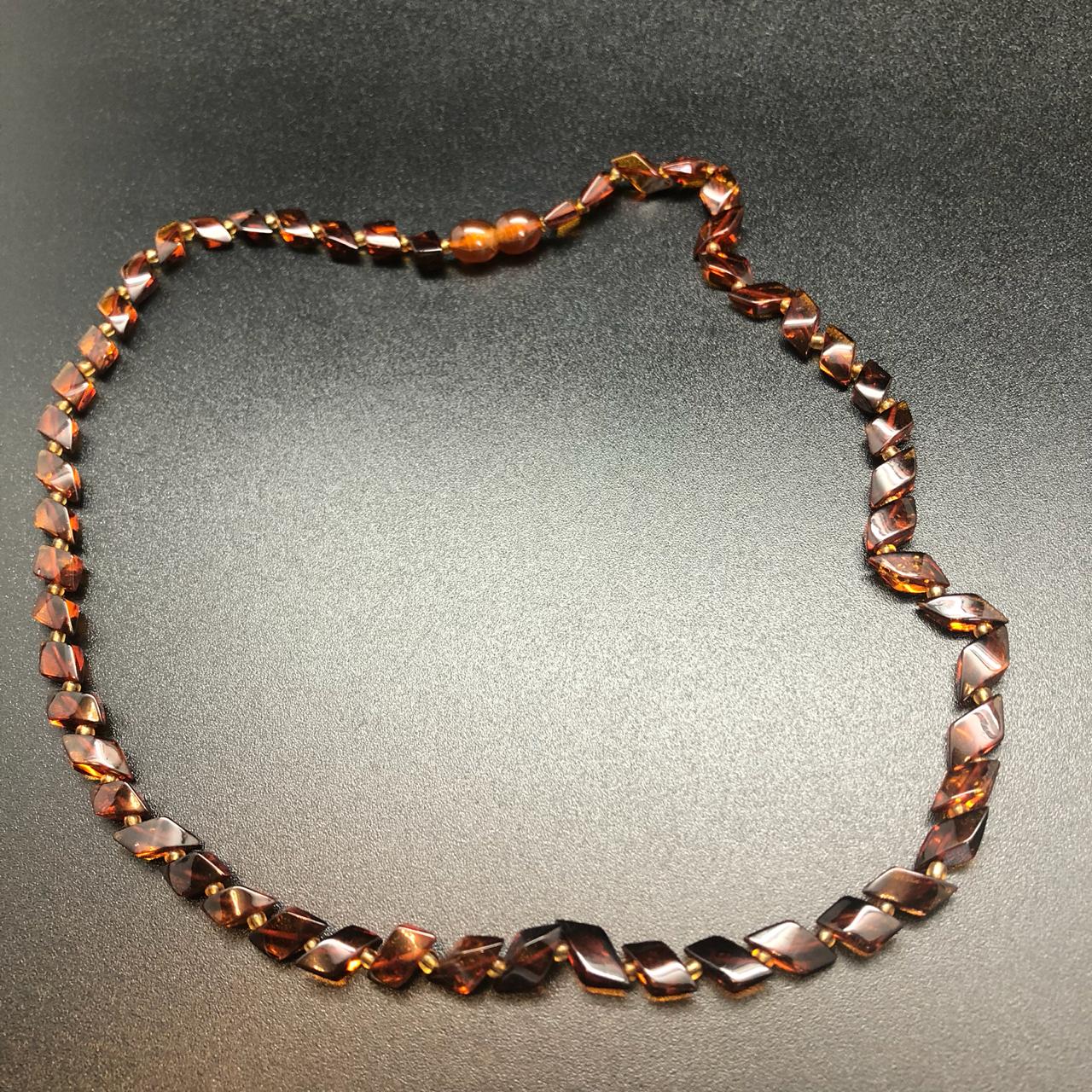 картинка Ожерелье 1 из темного натурального янтаря, 42 см nl265 от магазина El Corazon