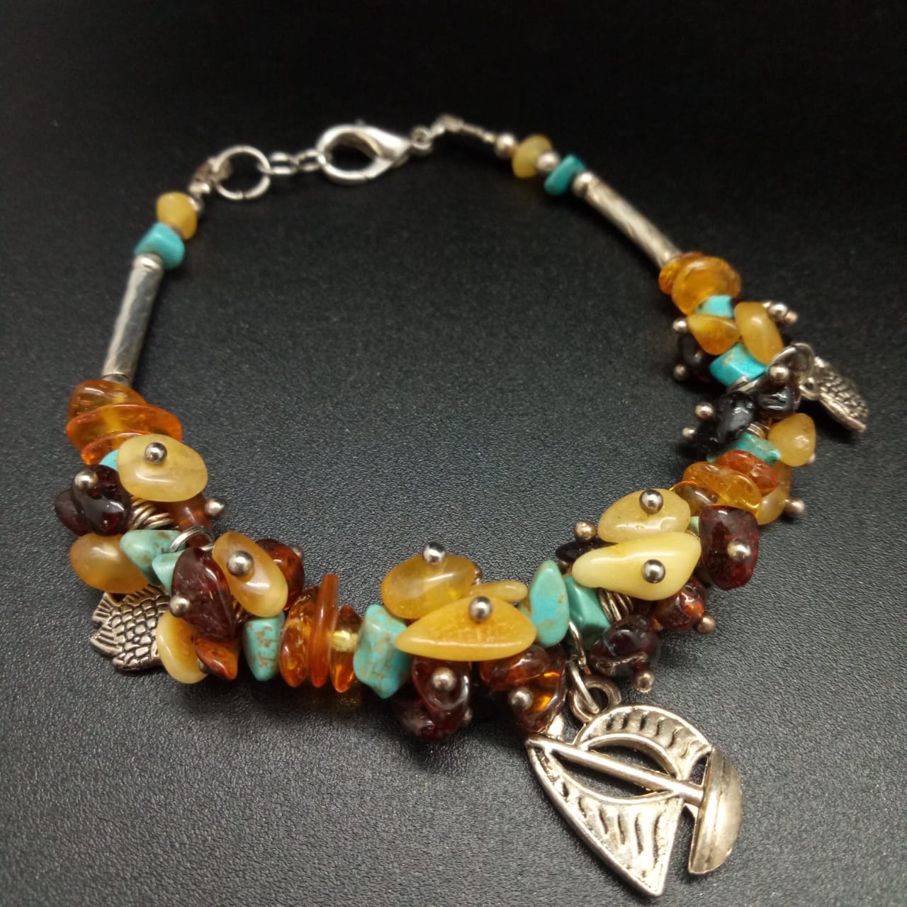 картинка Браслет d 7,2 см, из янтаря, бирюзы и ювелирного металла 01 bracelet-163 от магазина El Corazon