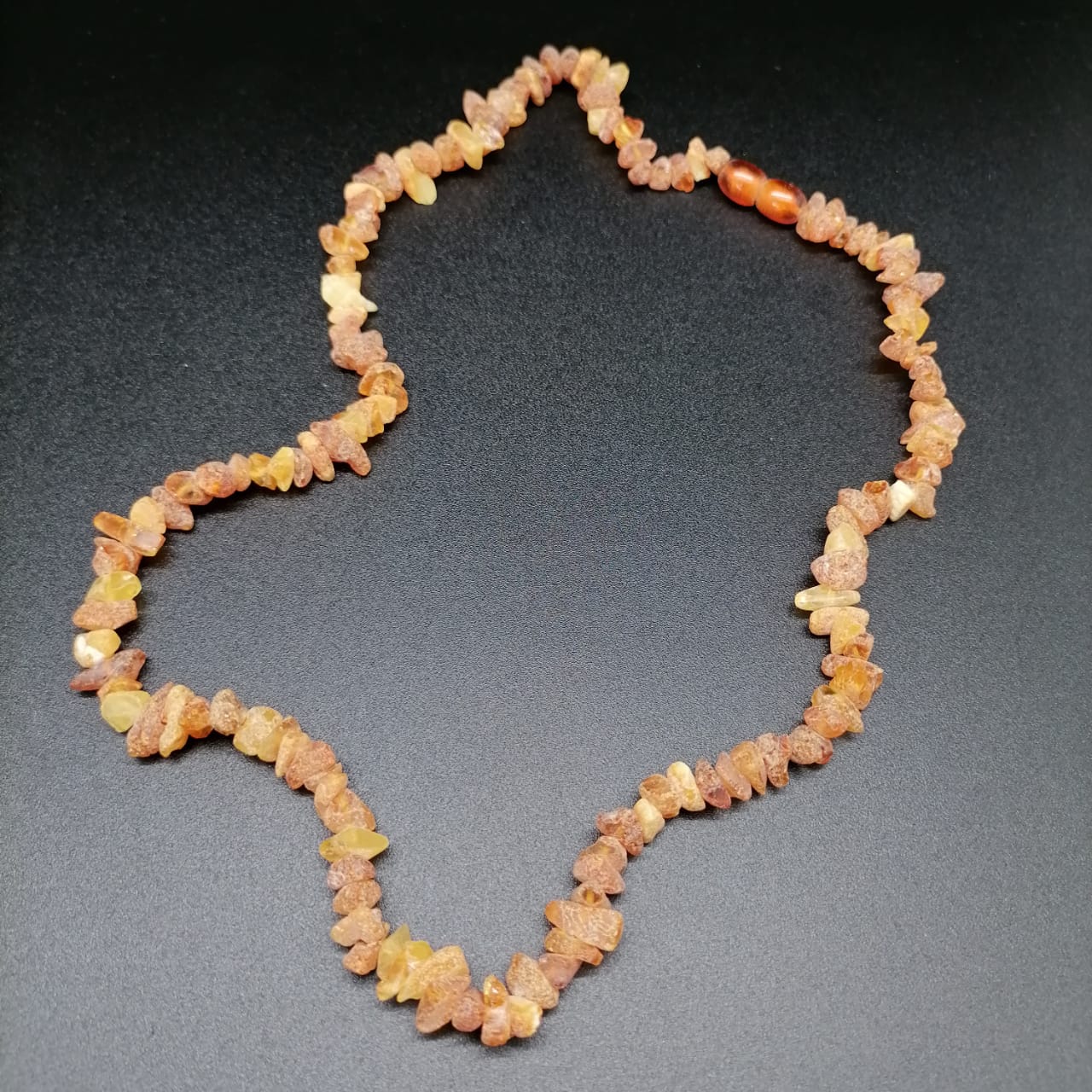 картинка Ожерелье 50 см из лечебного нешлифованного янтаря 02 от магазина El Corazon