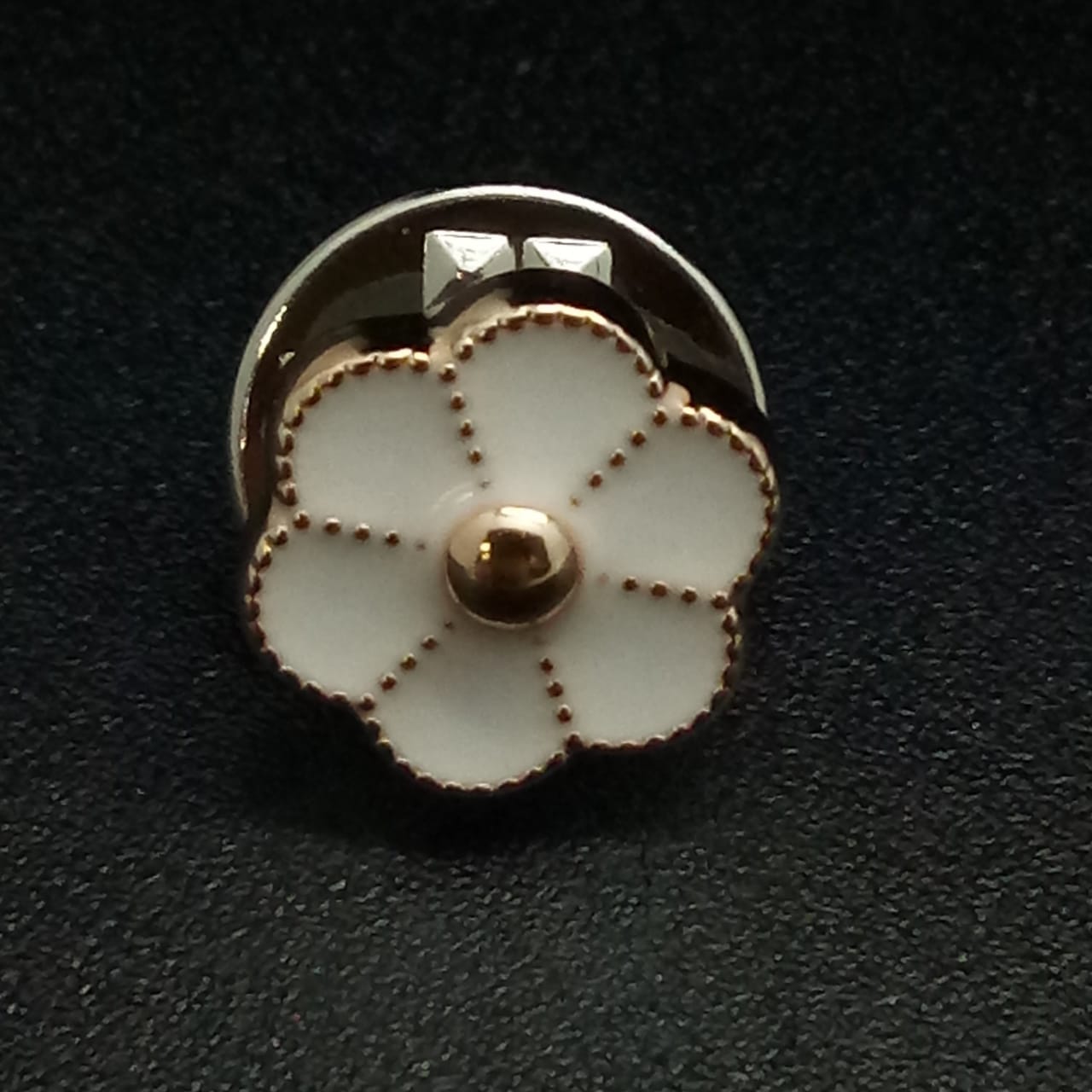 картинка Брошь пусет цветок, белая 02 от магазина El Corazon