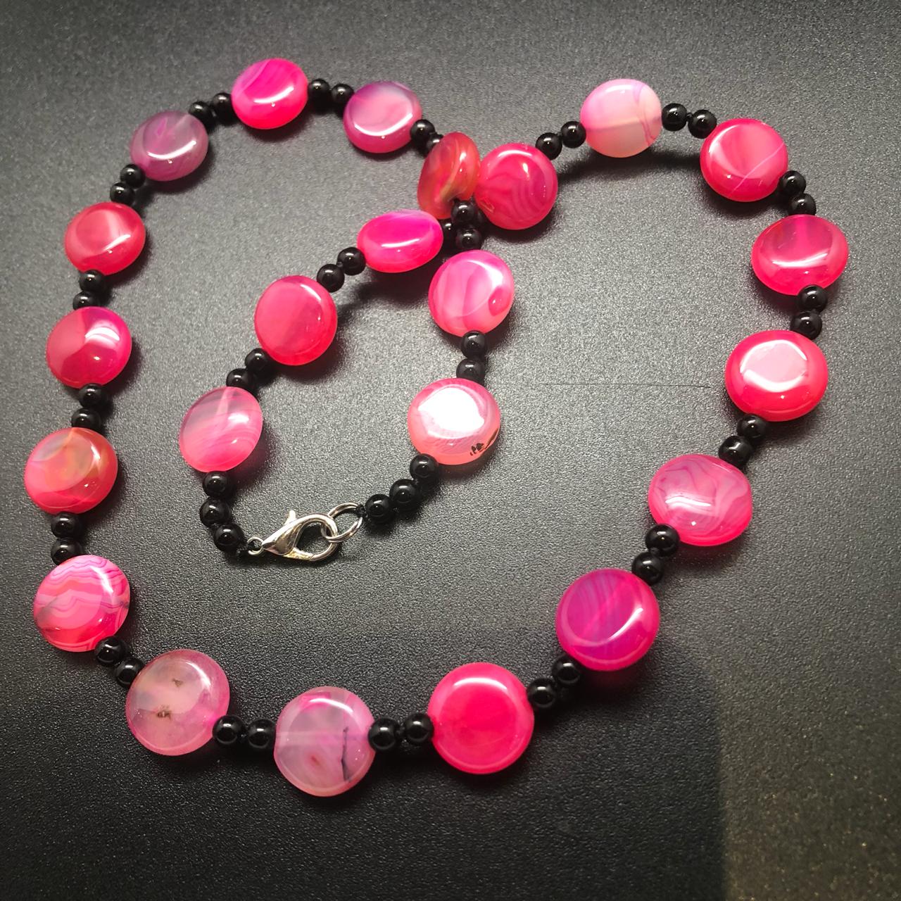 картинка Ожерелье 52 см крашеный черный и розовый Агат от магазина El Corazon