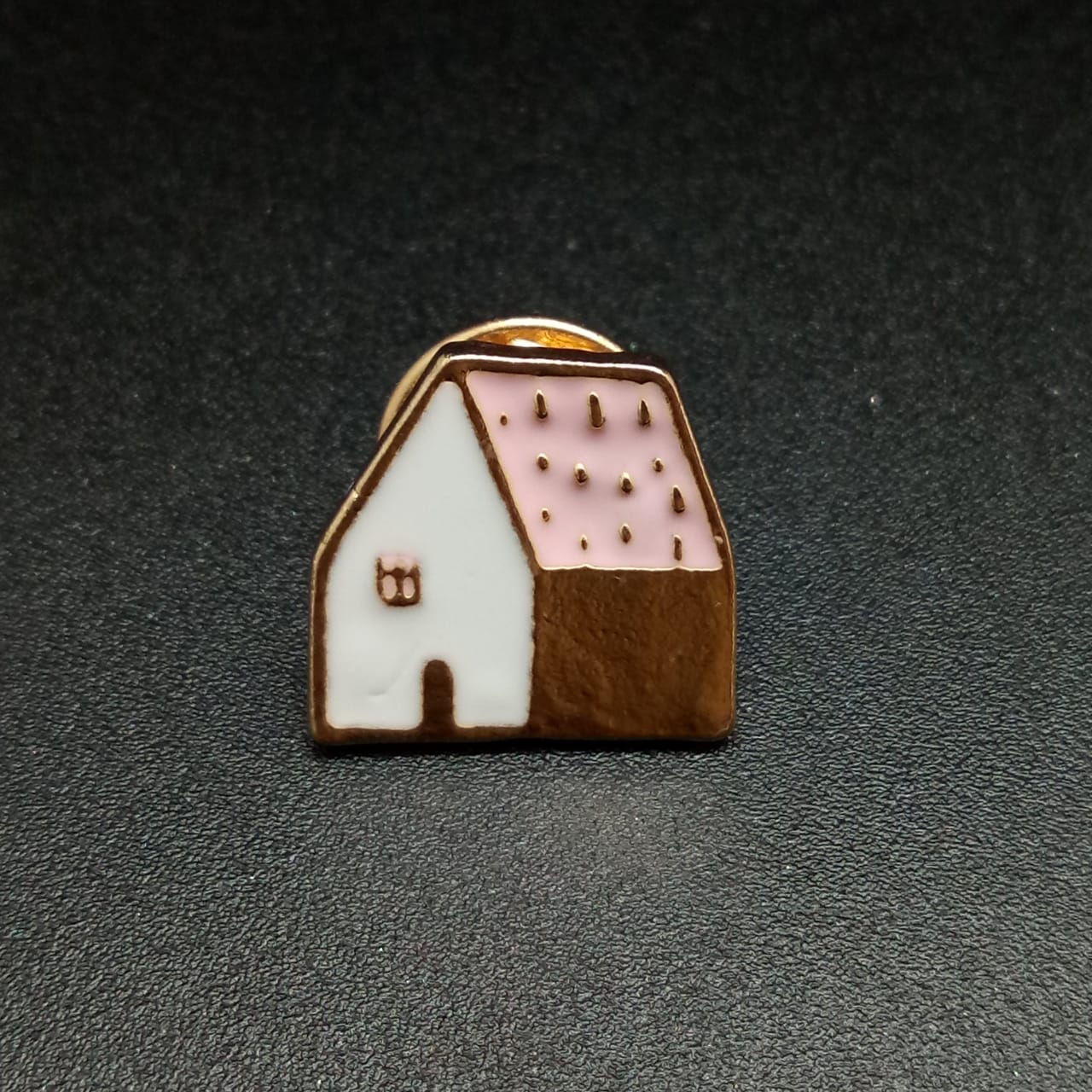 картинка Брошь пусет Дом с розовой крышей от магазина El Corazon