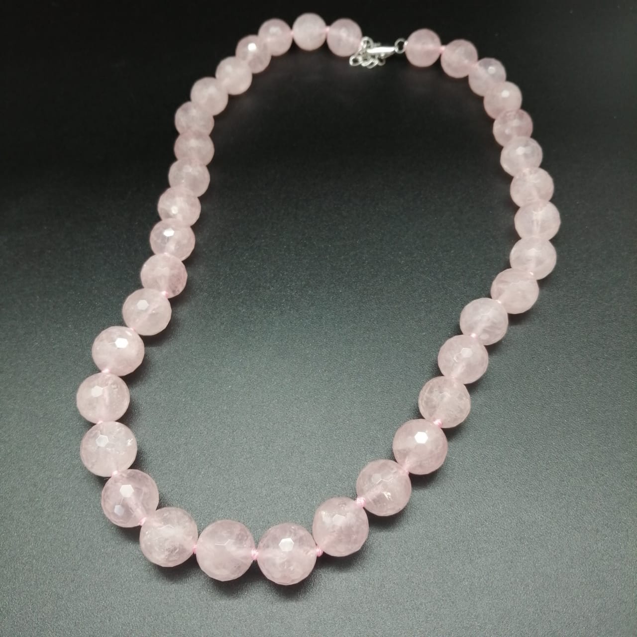 картинка Ожерелье 43 см из граненных бусин розового Кварца  от магазина El Corazon