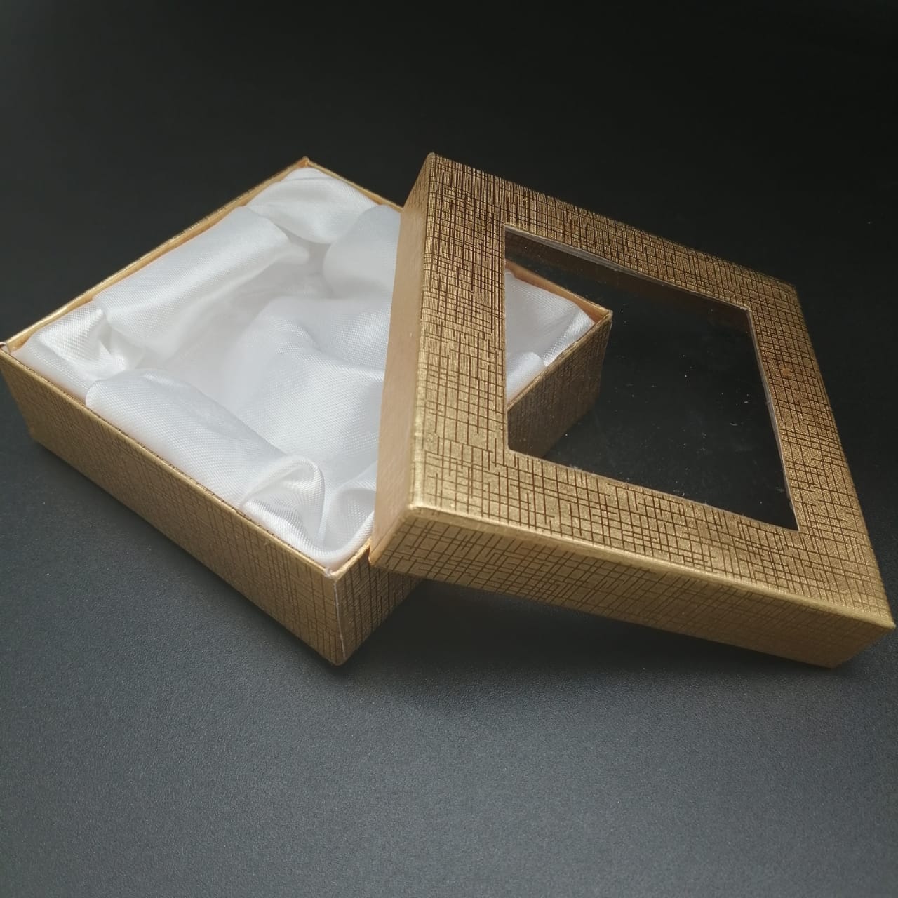 картинка Коробочка для украшений с прозрачным верхом, 9,5х9,5х3 золото от магазина El Corazon
