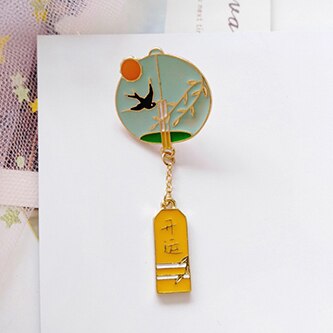 картинка Значок-пин Ласточка с колокольчиком Pin11 от магазина El Corazon
