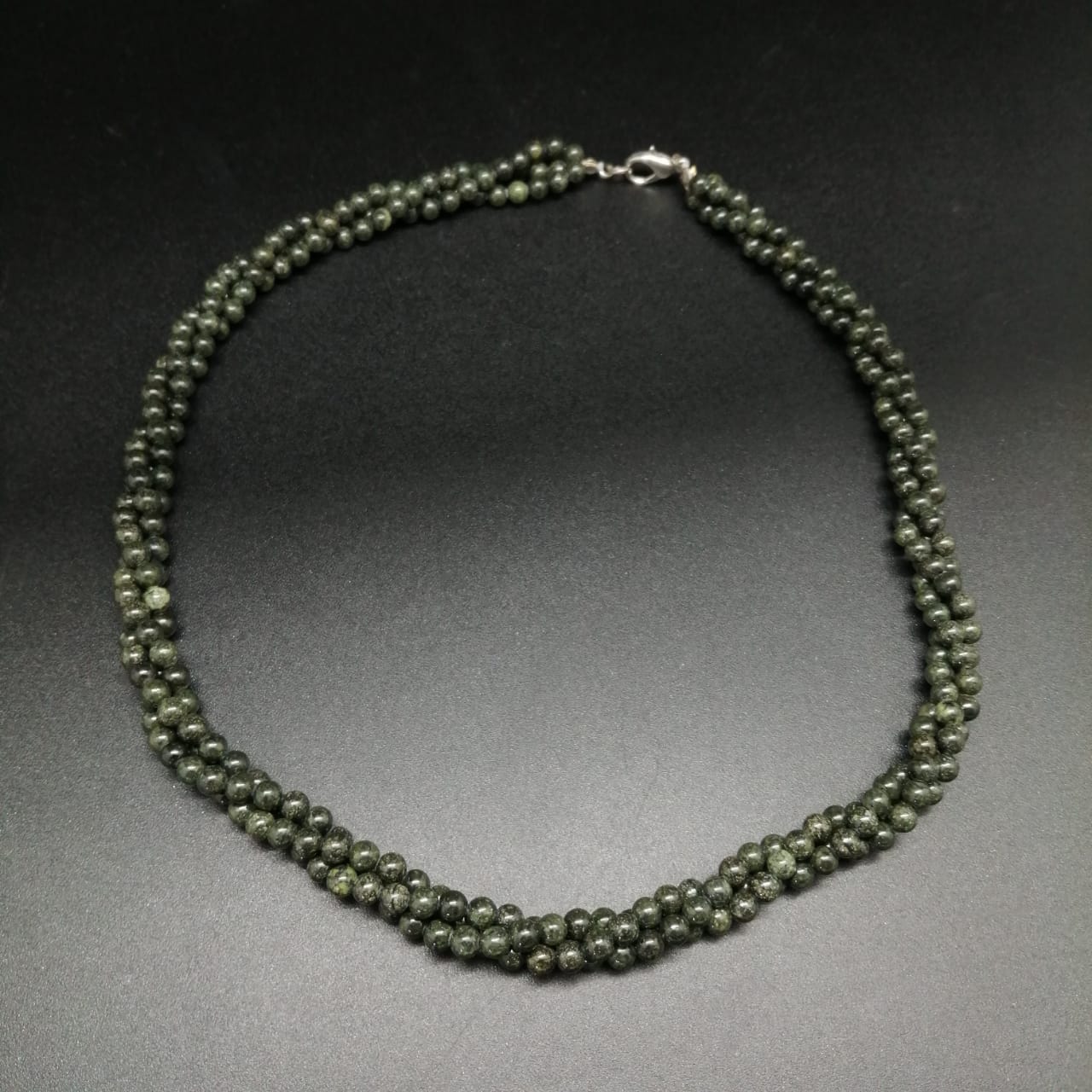 картинка Ожерелье из нескольких нитей с бусинами Змеевика 48 см от магазина El Corazon