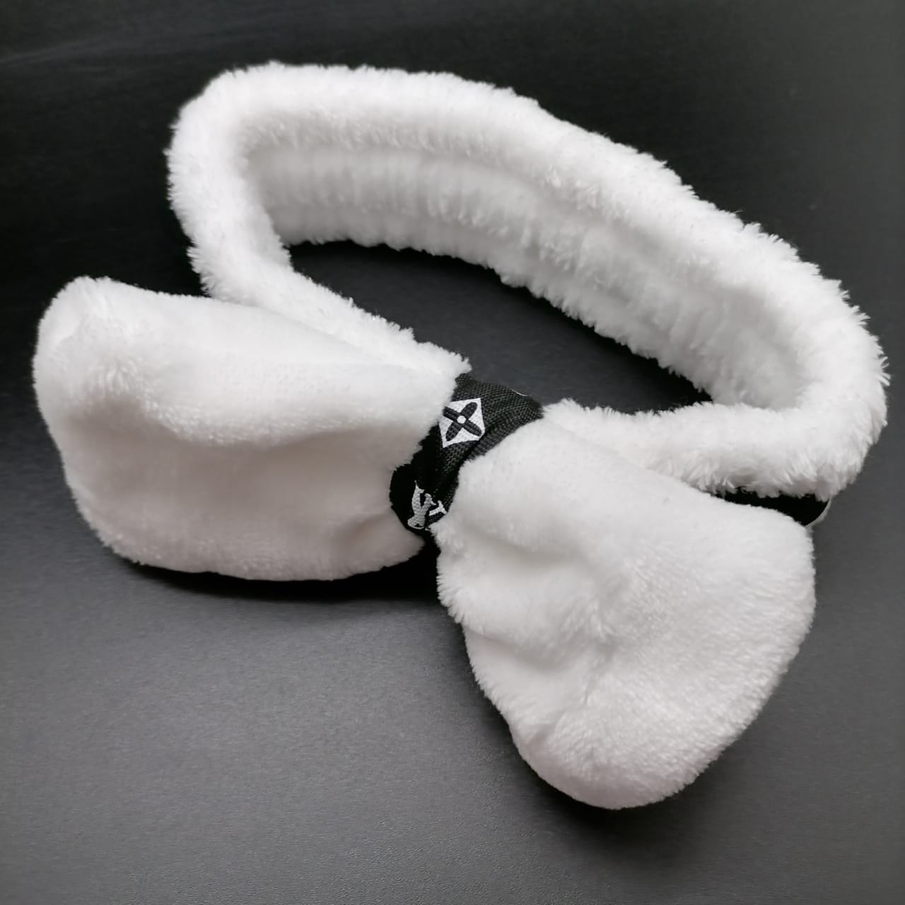 картинка Мягкая повязка для волос с бантом на резинке,  белая 02 от магазина El Corazon