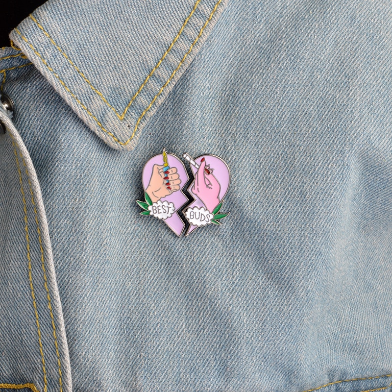 картинка Значок-пин Разбитое розовое сердце от магазина El Corazon