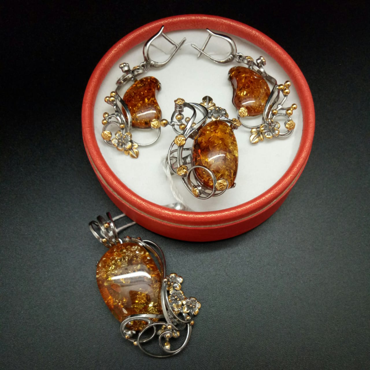 картинка Комплект серьги, подвеска и кольцо Весеннее настроение из серебра и янтаря  от магазина El Corazon