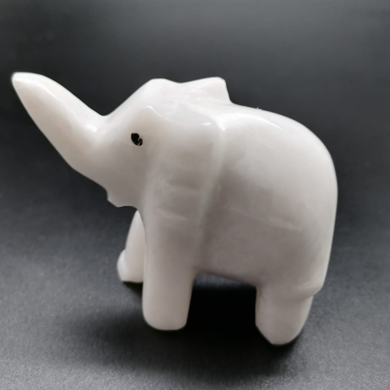 картинка Слон из белого Агата от магазина El Corazon
