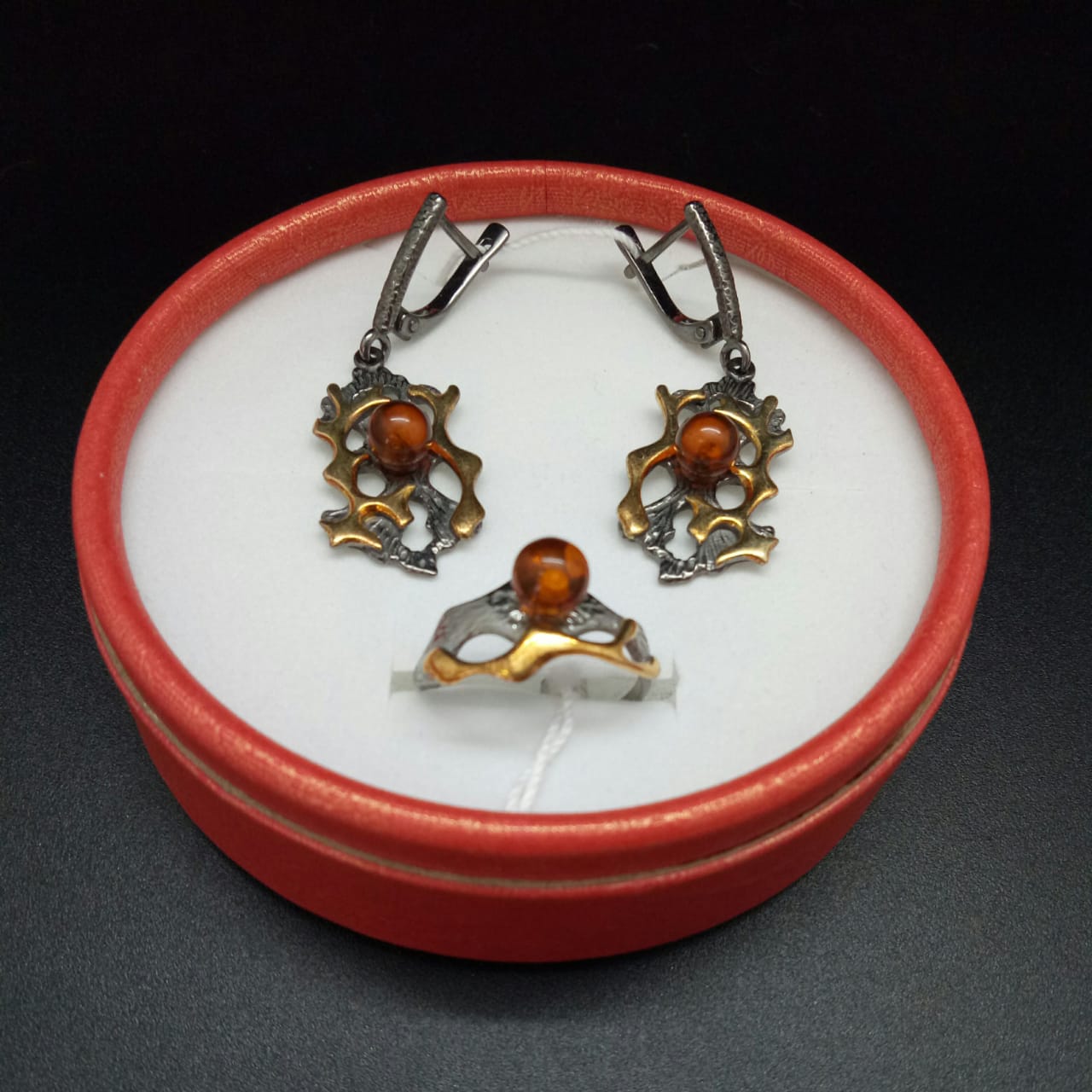 картинка Комплект серьги и кольцо Веточки из серебра и янтаря от магазина El Corazon