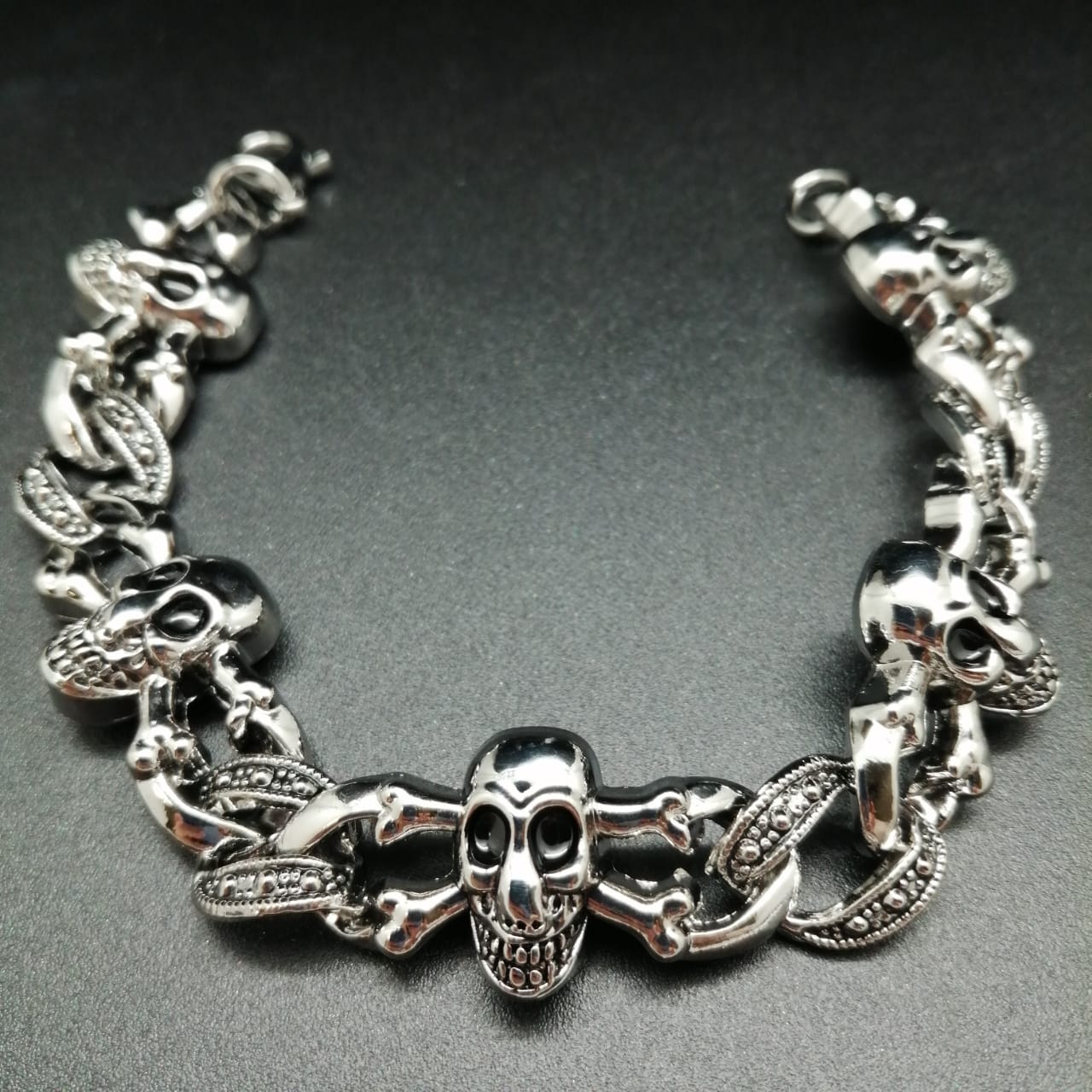 картинка Мужской браслет из ювелирного металла с черепами 20,5 см 03 от магазина El Corazon