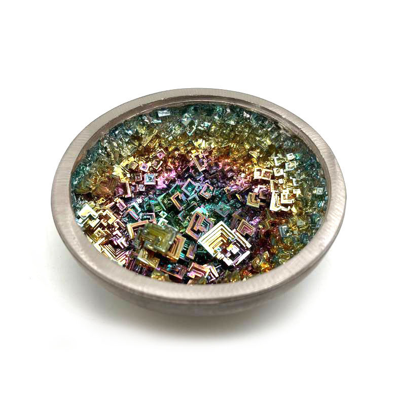 картинка Металлическая чаша круглая с разноцветными кристаллами висмута внутри  CRVi25 от магазина El Corazon