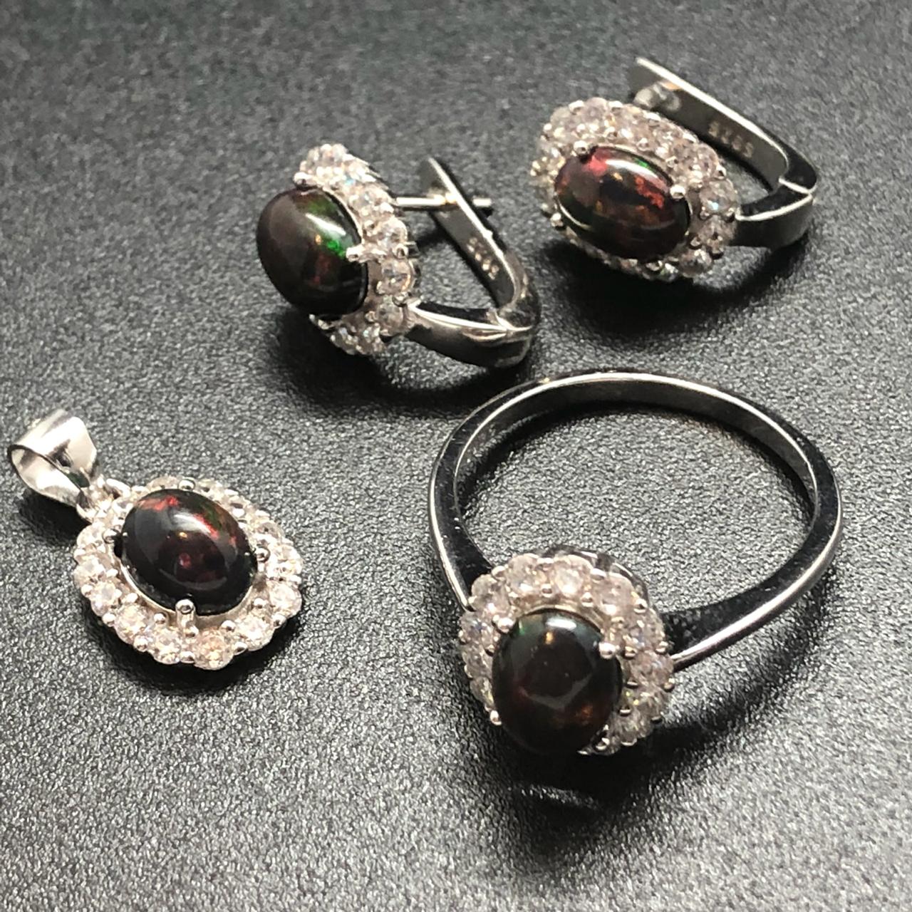 картинка Комплект серьги, кольцо и подвеска из серебра и Австралийского благородного опала 04 от магазина El Corazon