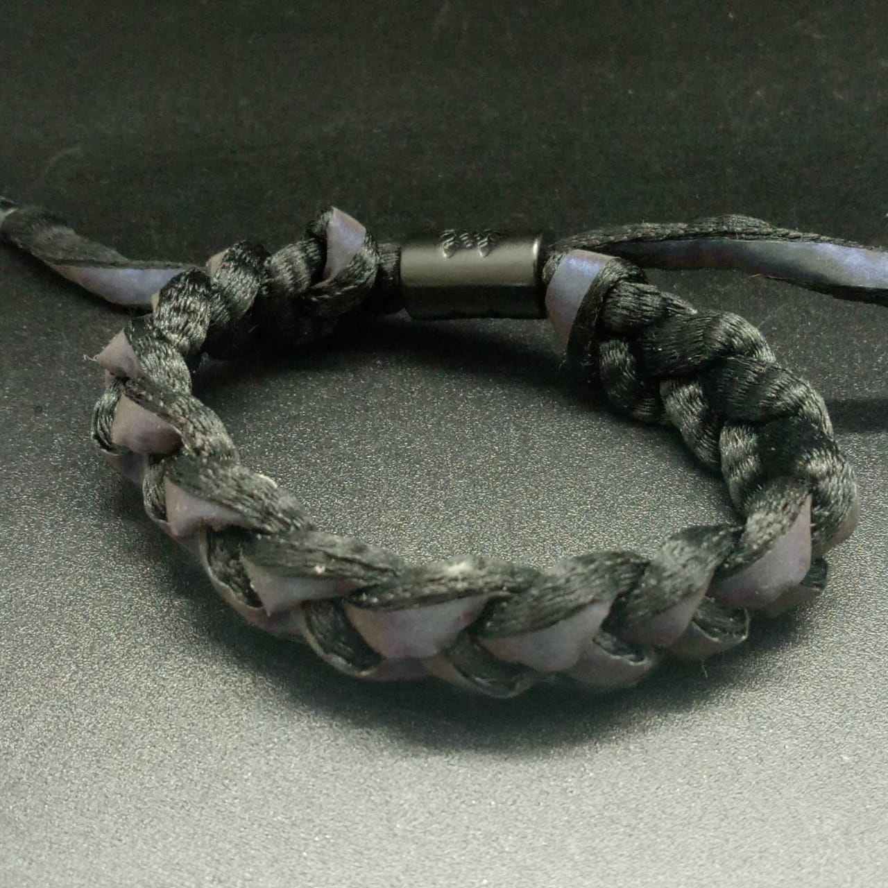 картинка Плетенный тканевый браслет, черный 02 от магазина El Corazon