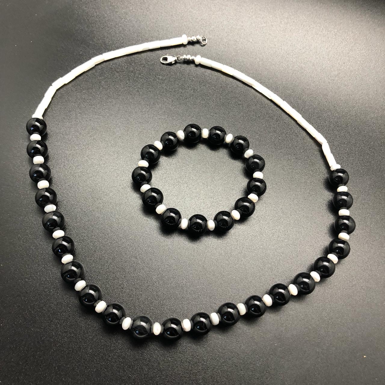 картинка Ожерелье и браслет из черного Агата и белого Перламутра   от магазина El Corazon