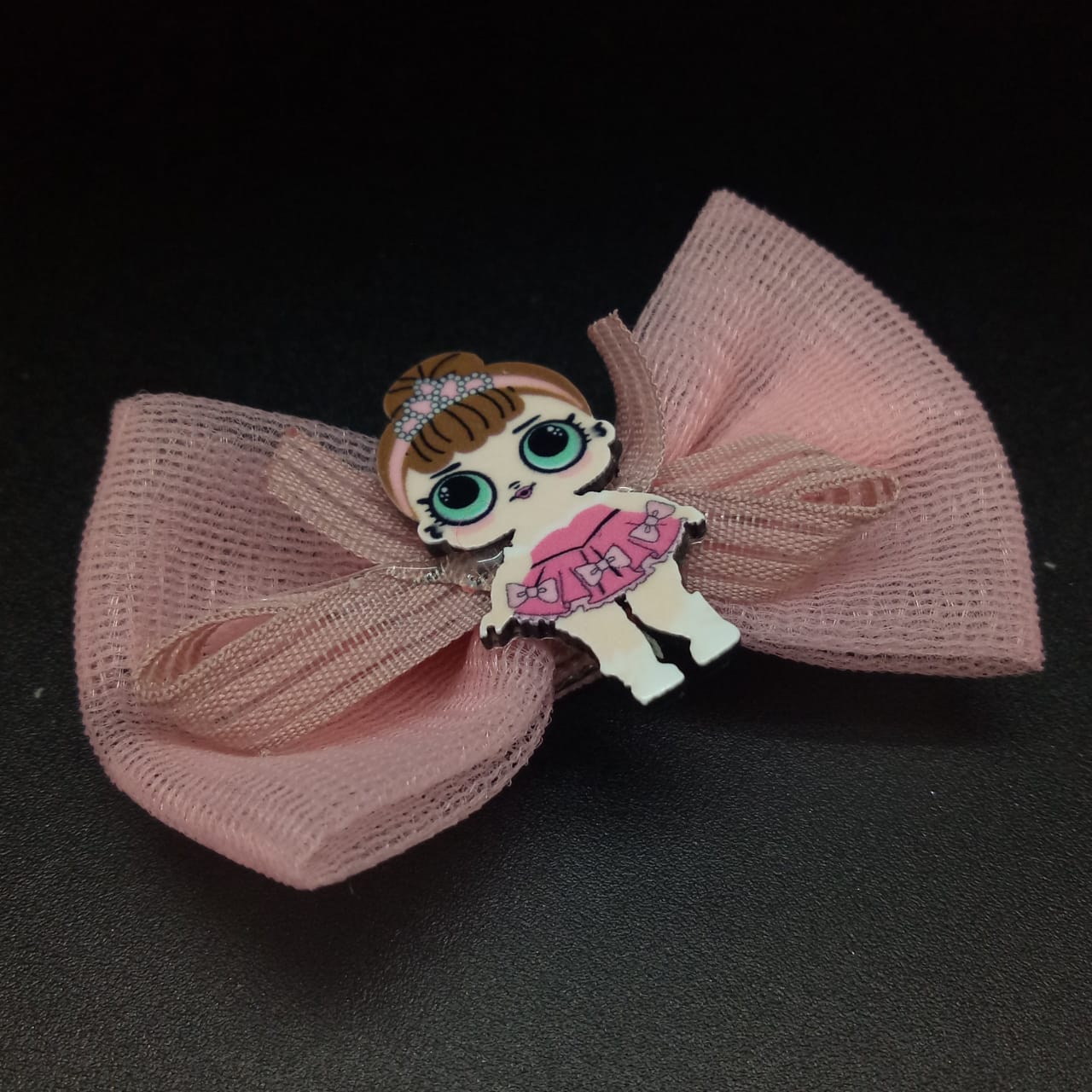 картинка Зажим для волос с бантом и куклой 02 от магазина El Corazon