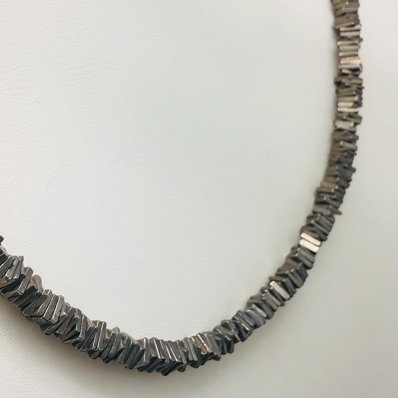 картинка Ожерелье из пластинок Пирита 5 мм , длиной 52 см от магазина El Corazon