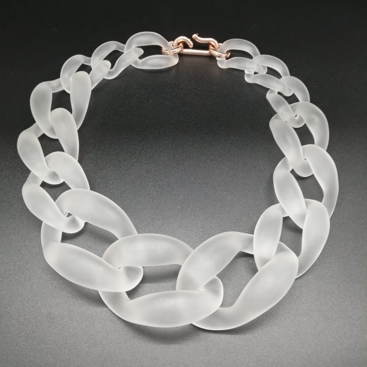 картинка Ожерелье в виде белой цепи от магазина El Corazon